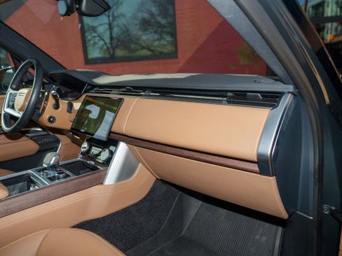 Used 2023 Land Rover Range Rover Long Wheelbase SE image 15