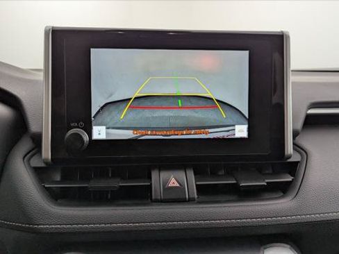Used 2025 Toyota RAV4 XLE FWD image 28