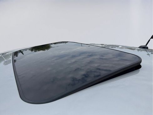 Used 2018 Ford Fusion SE w/ Equipment Group 201A FWD image 9