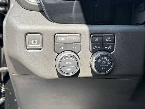 Used 2025 Chevrolet Silverado 1500 High Country w/ Z71 Off-Road Package AWD/4WD image 32