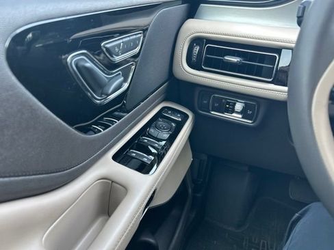 Used 2022 Lincoln Aviator AWD w/ Premium Package image 13