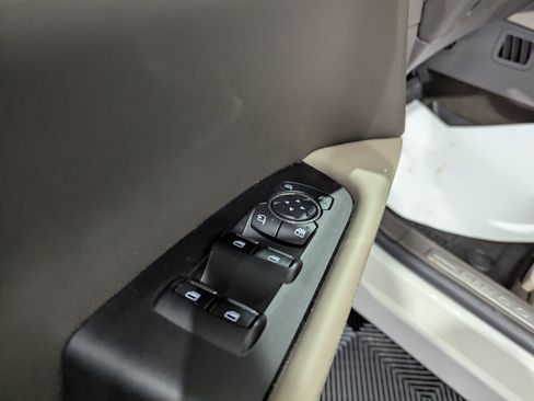 Used 2023 Lincoln Nautilus AWD w/ Premium Package image 17