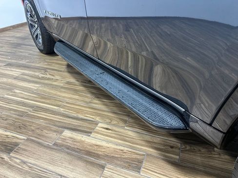 Certified 2024 Jeep Wagoneer Series II w/ Flexible Seating Group AWD/4WD image 23