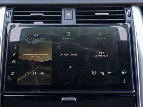 Used 2025 Land Rover Discovery S image 16