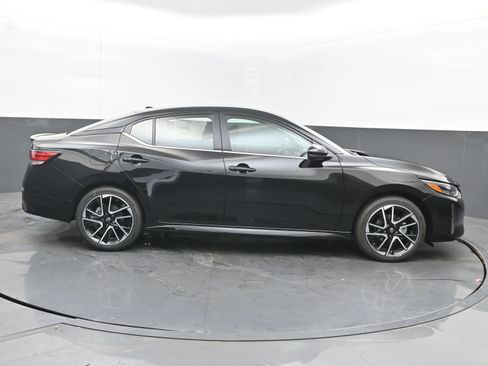 Certified 2025 Nissan Sentra SR FWD image 8