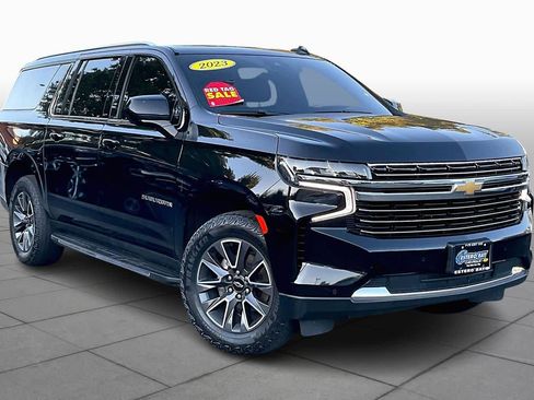 Used 2023 Chevrolet Suburban LT image 2