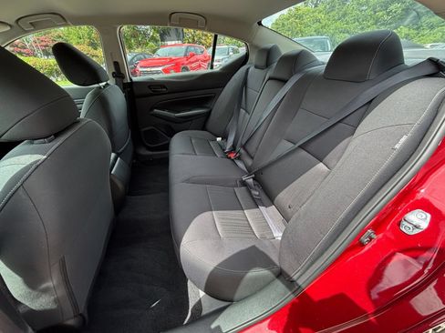 Used 2025 Nissan Altima 2.5 SV FWD image 32
