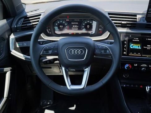 New 2025 Audi Q3 2.0T Premium image 9
