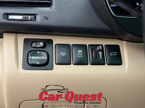 Used 2013 Toyota Highlander Limited AWD/4WD image 32