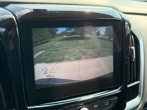 Used 2019 Chevrolet Traverse LT FWD image 23