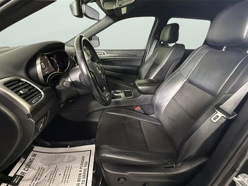 Used 2020 Jeep Grand Cherokee Laredo w/ Laredo X Package image 16