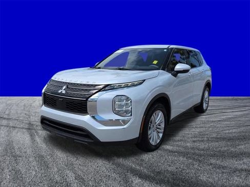 Used 2023 Mitsubishi Outlander ES FWD image 7