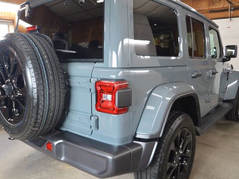 Used 2025 Jeep Wrangler Unlimited Sahara image 19