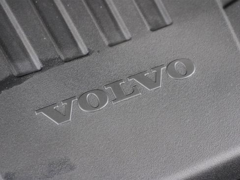 Certified 2025 Volvo XC60 B5 Plus image 25