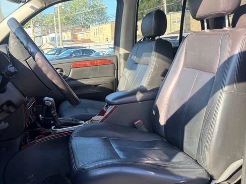 Used 2008 GMC Envoy SLT w/ Sun And 6-Disc Cd Package AWD/4WD image 2
