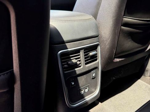 Used 2019 Chrysler 300 Limited w/ Safetytec Plus Group RWD image 17