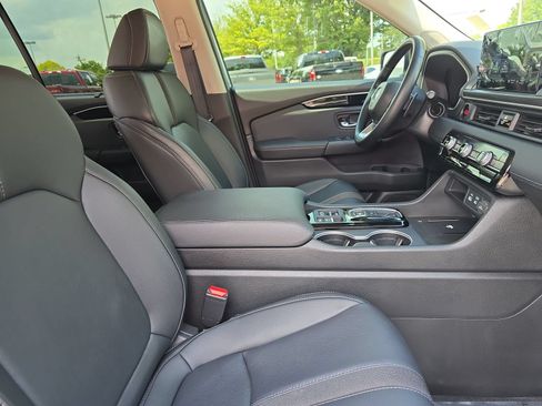 Used 2025 Honda Pilot Touring image 10