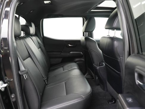 Used 2022 Toyota Tacoma Limited AWD/4WD image 12