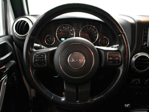 Used 2016 Jeep Wrangler Unlimited Rubicon w/ Connectivity Group AWD/4WD image 28