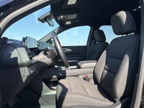 Used 2024 Chevrolet Traverse LT FWD image 11
