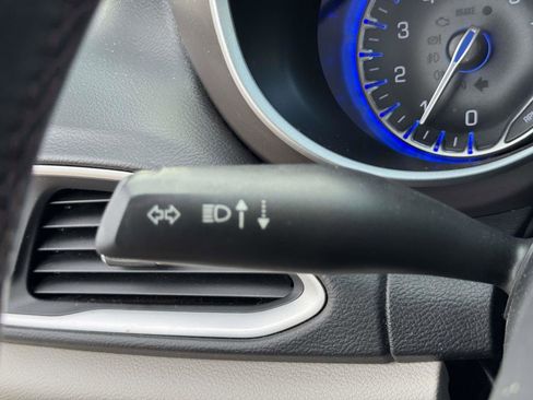 Used 2017 Chrysler Pacifica Touring-L image 21