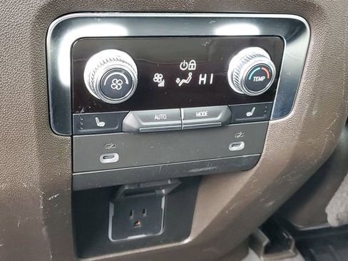 Certified 2022 GMC Yukon SLT w/ SLT Premium Package AWD/4WD image 12