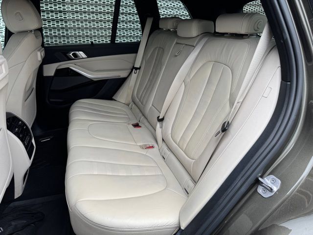 Used 2021 BMW X5 xDrive40i w/ Executive Package AWD/4WD image 11