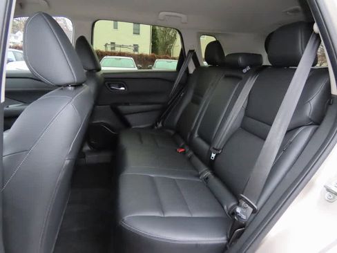 Used 2025 Nissan Rogue SL image 14