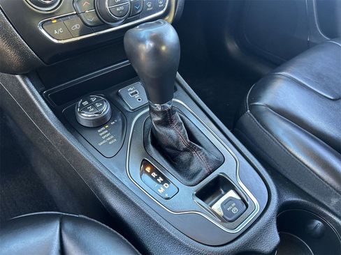 Used 2021 Jeep Cherokee Trailhawk image 26