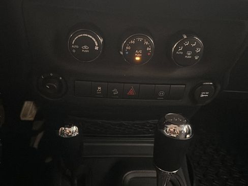 Used 2012 Jeep Wrangler Unlimited Rubicon w/ Connectivity Group AWD/4WD image 25