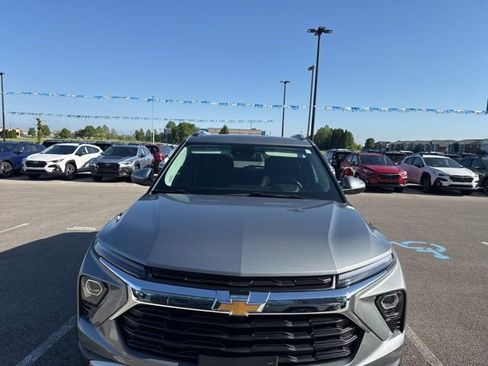 Used 2024 Chevrolet TrailBlazer LT w/ Driver Confidence Package FWD image 3