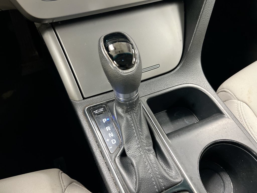 Used 2015 Hyundai Sonata SE FWD image 16