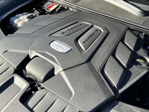 Certified 2022 Porsche Cayenne S Platinum image 35