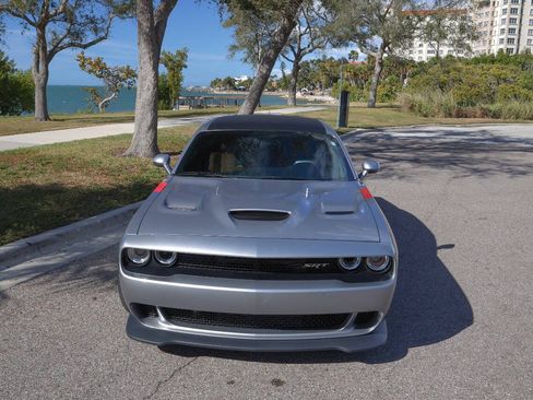 Used 2015 Dodge Challenger SRT Hellcat RWD image 13
