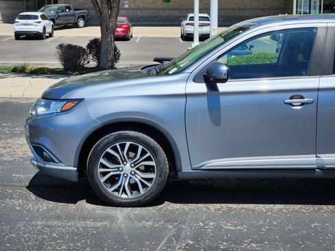 Used 2018 Mitsubishi Outlander SE AWD/4WD image 3
