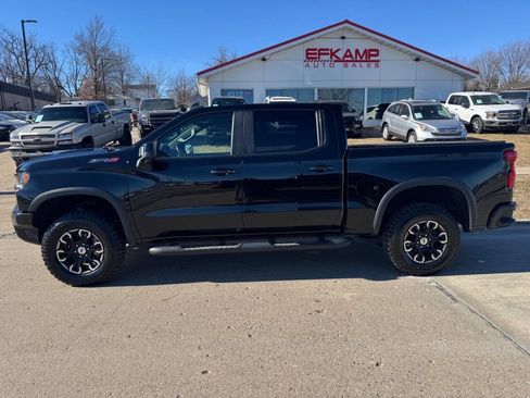Used 2022 Chevrolet Silverado 1500 ZR2 w/ Technology Package image 2