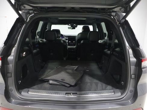 Certified 2023 Jeep Grand Cherokee L Overland w/ Luxury Tech Group IV AWD/4WD image 5