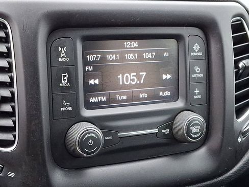 Used 2018 Jeep Compass Latitude AWD/4WD image 3