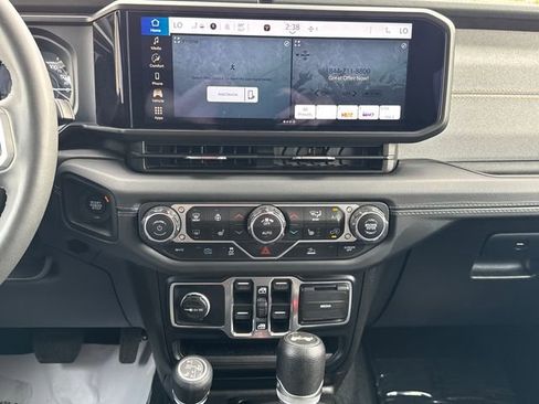 Used 2024 Jeep Wrangler Unlimited Sahara image 22