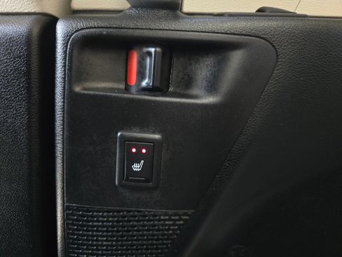 Used 2018 Chrysler Pacifica Limited FWD image 53