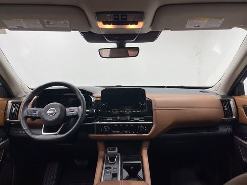 Used 2025 Nissan Pathfinder Platinum image 19