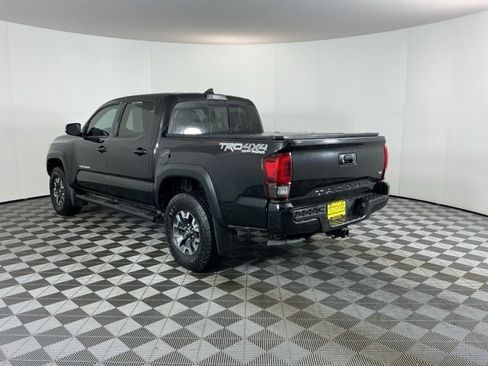 Used 2018 Toyota Tacoma TRD Off-Road image 6