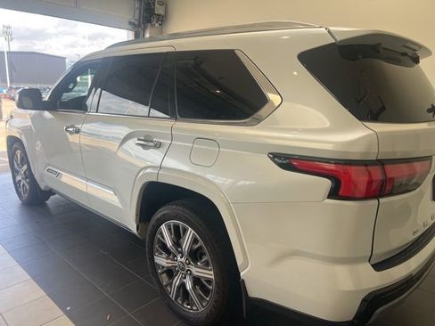 Used 2023 Toyota Sequoia Capstone RWD image 11