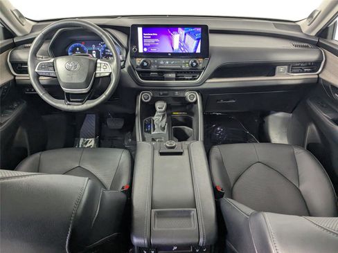 Used 2024 Toyota Grand Highlander Platinum image 32