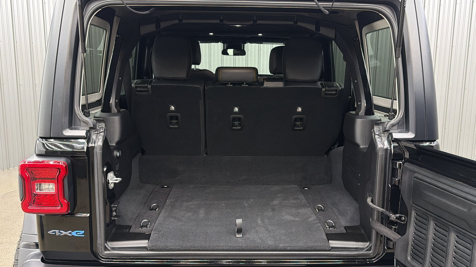Used 2024 Jeep Wrangler Unlimited AWD/4WD image 19