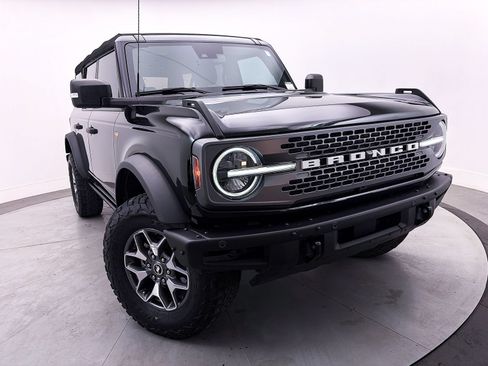 Used 2023 Ford Bronco Badlands AWD/4WD image 3