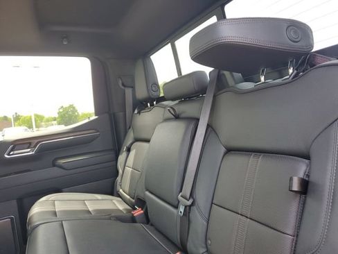 Used 2024 Chevrolet Silverado 1500 High Country w/ Technology Package AWD/4WD image 28
