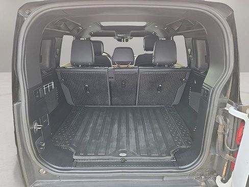 Used 2024 Land Rover Defender 110 X-Dynamic SE image 14