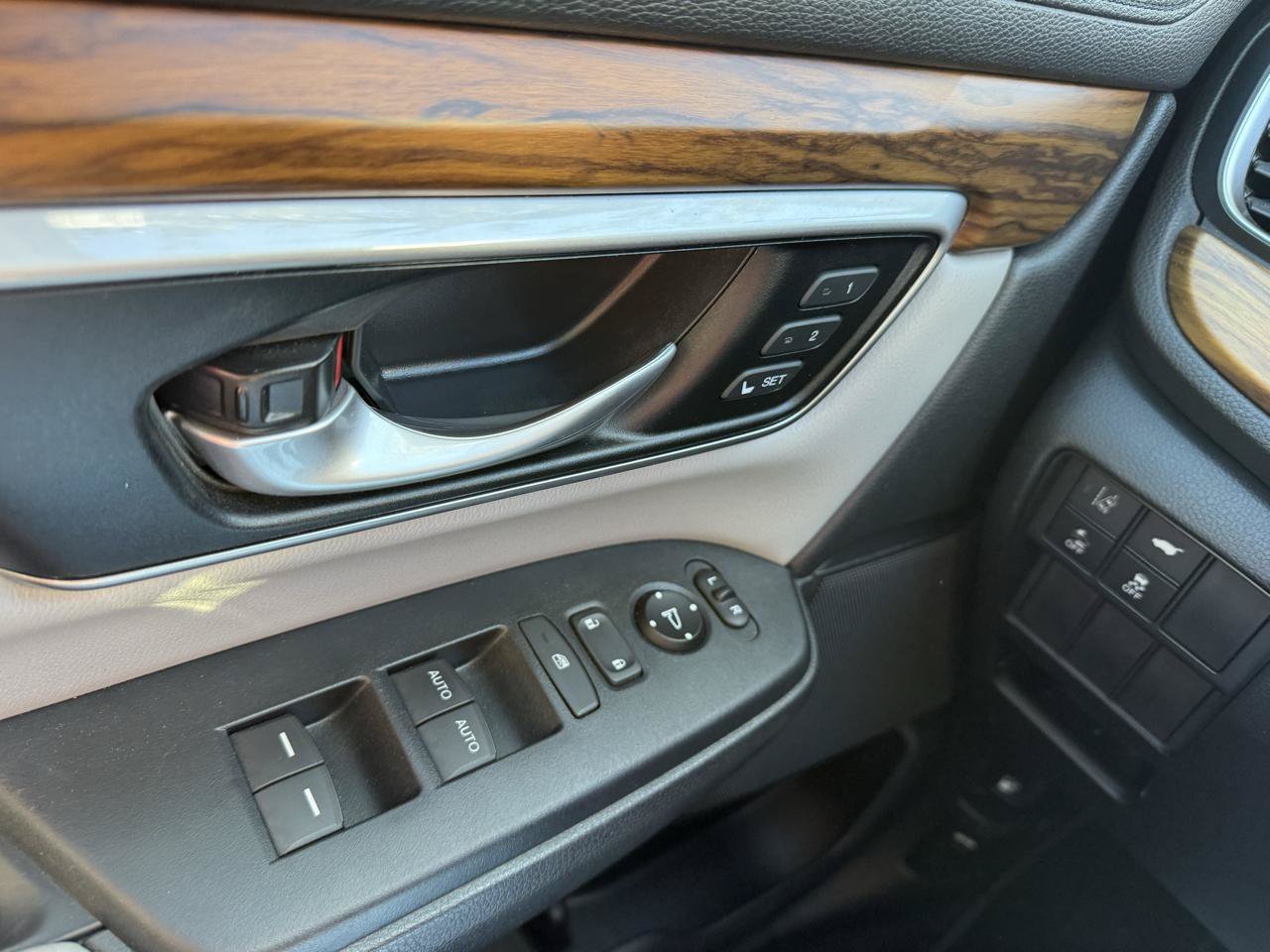 Used 2018 Honda CR-V Touring image 14