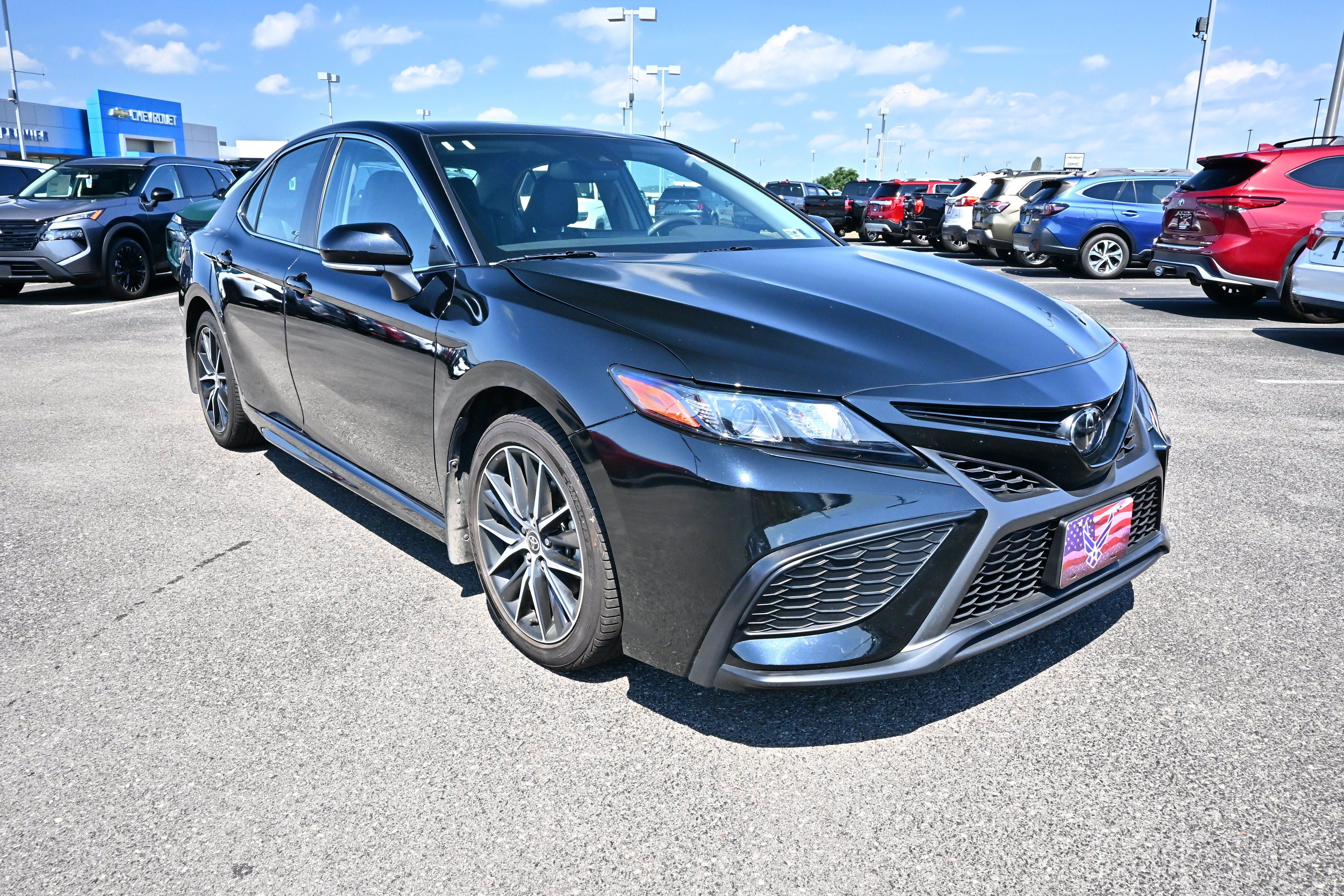 Used 2024 Toyota Camry SE w/ Convenience Package FWD image 2